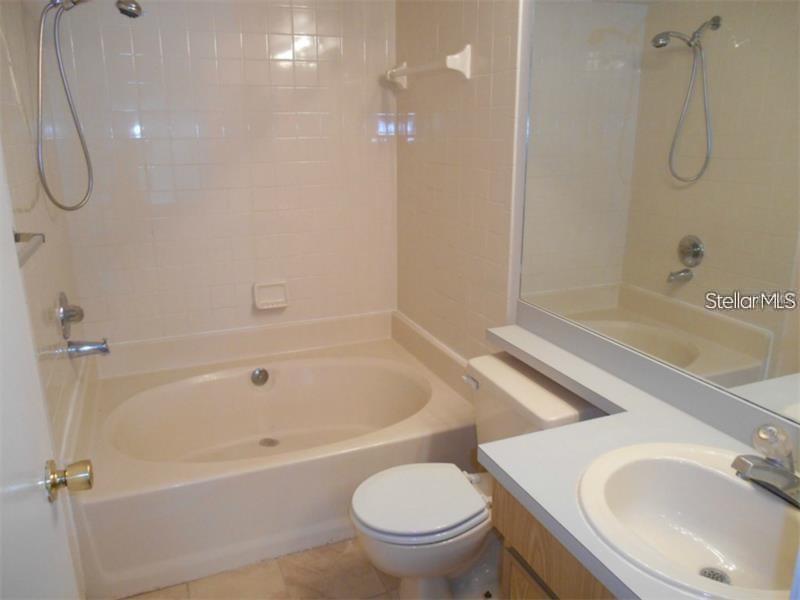 Image 11 of 14 For 4015 Angel Oak Court 203