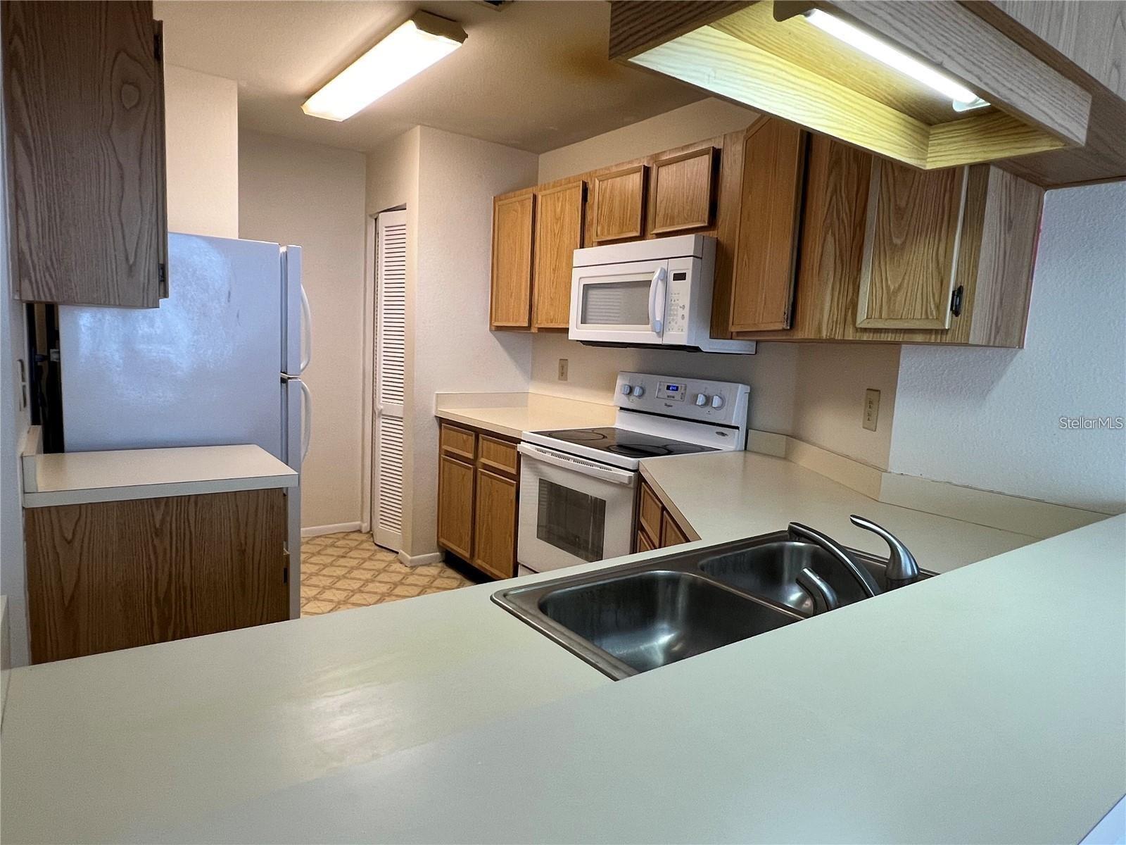 Image 5 of 14 For 4015 Angel Oak Court 203