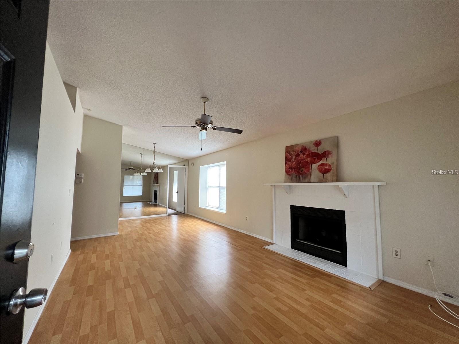 Image 7 of 14 For 4015 Angel Oak Court 203