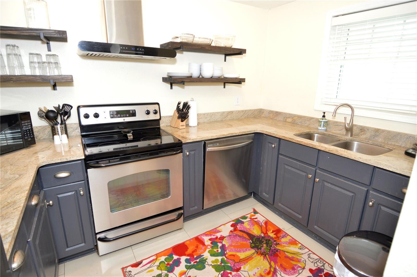 Image 14 of 100 For 3873 Pompano Drive Se D