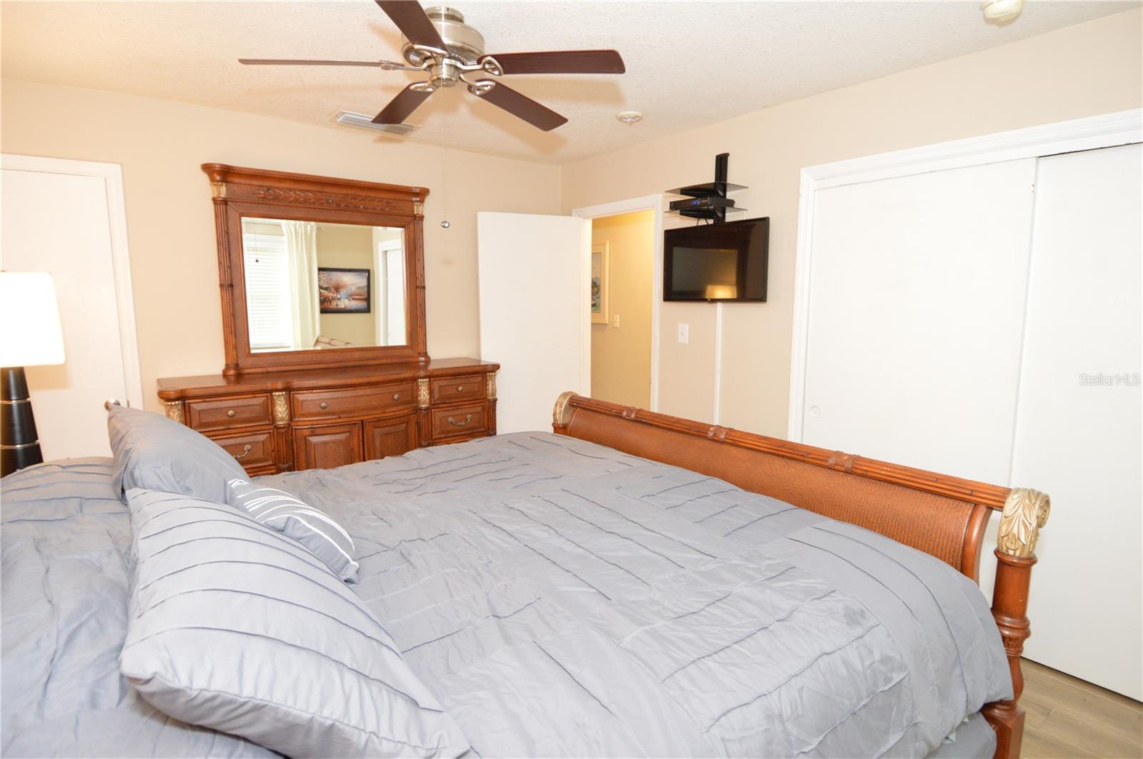 Image 36 of 100 For 3873 Pompano Drive Se D