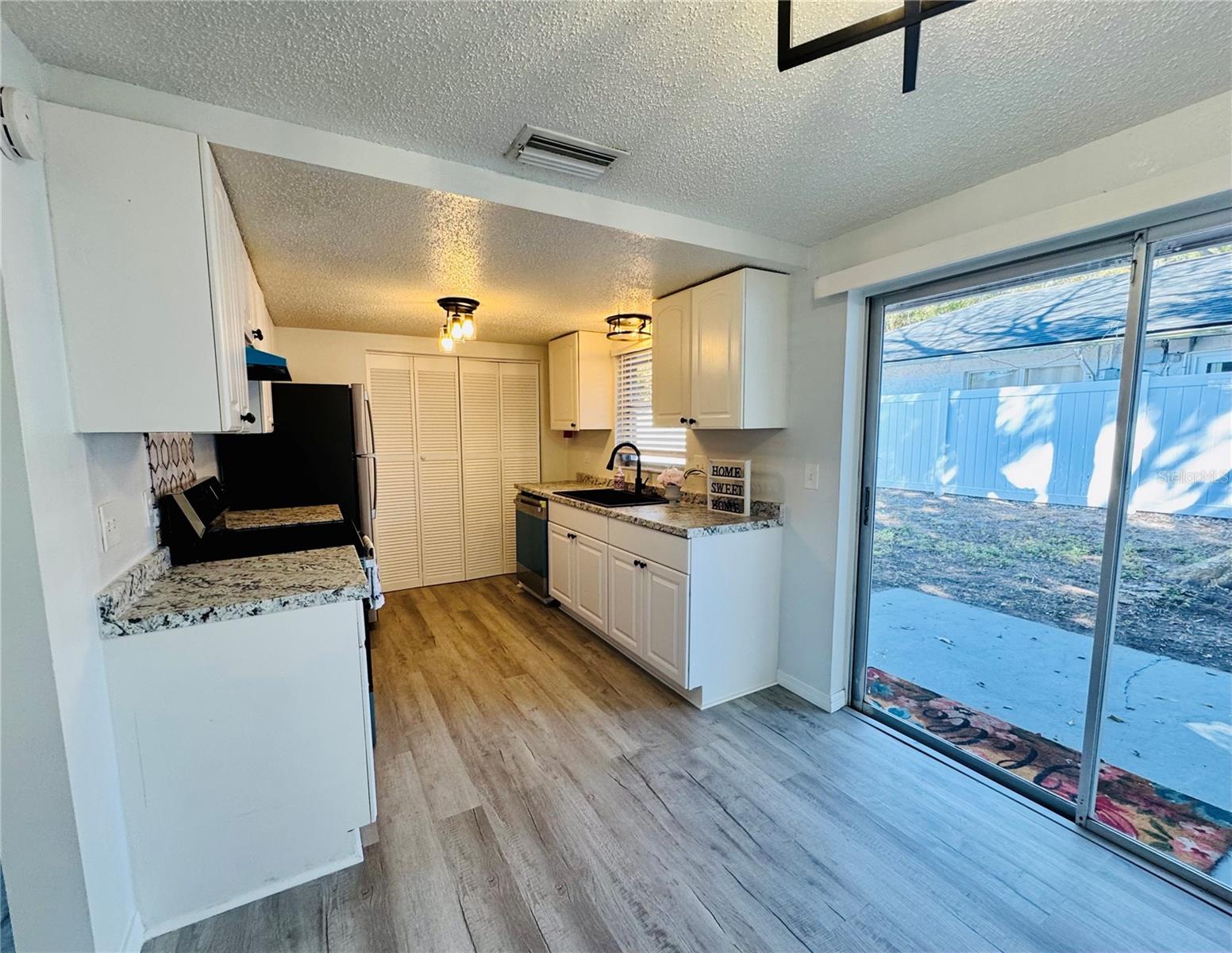 Image 7 of 18 For 7116-7118 Green Street