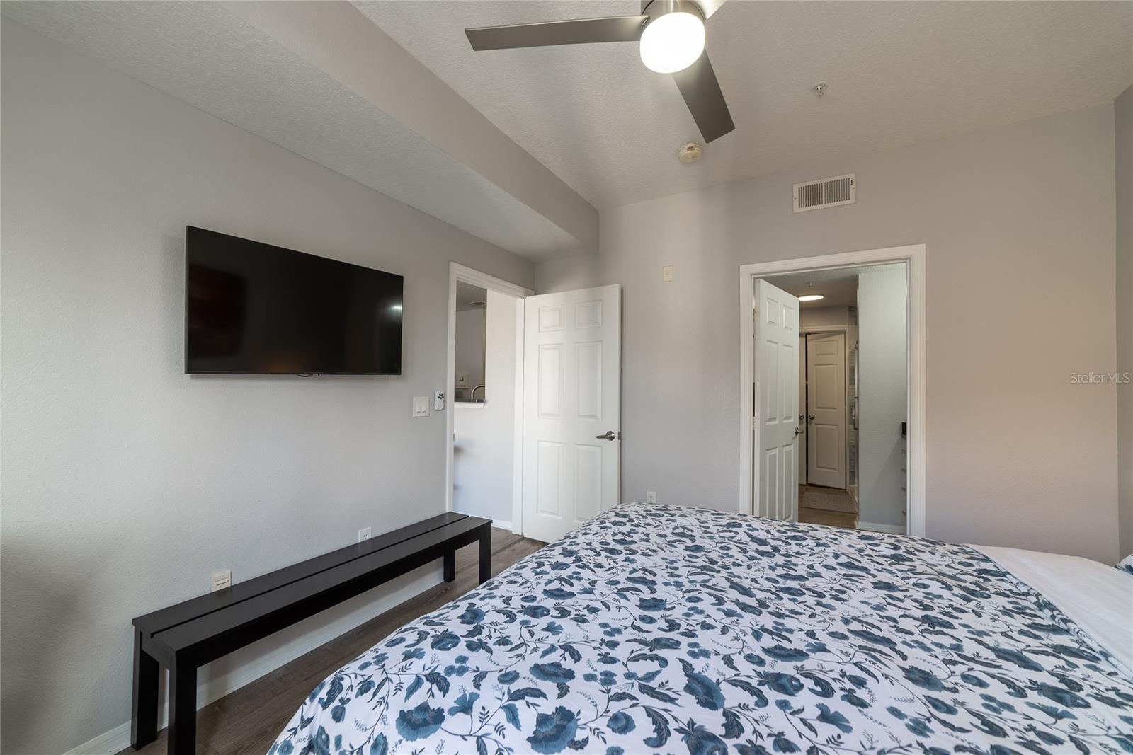 Image 28 of 51 For 501 Knights Run Avenue 1326