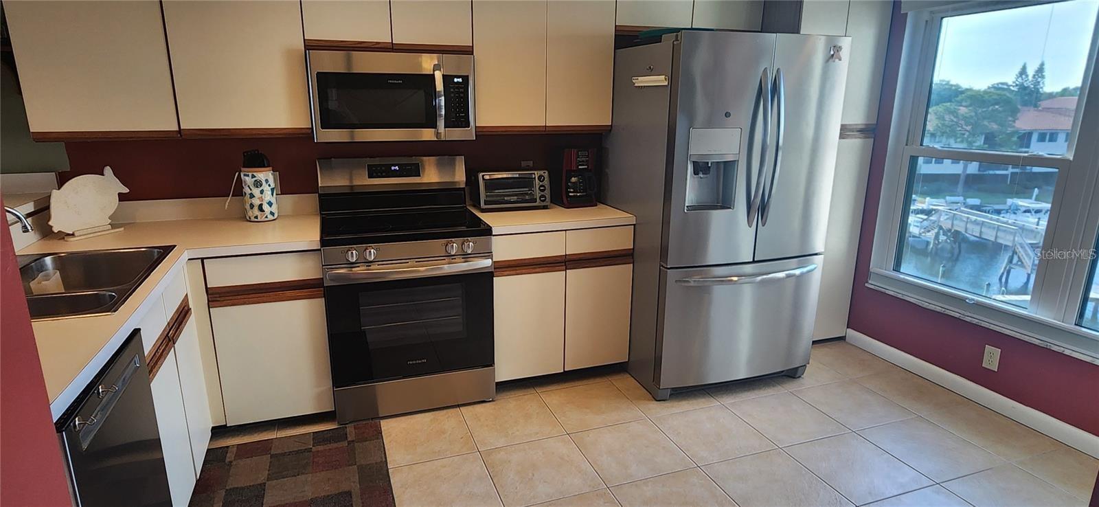 Image 13 of 44 For 1806 Mariner Drive 318