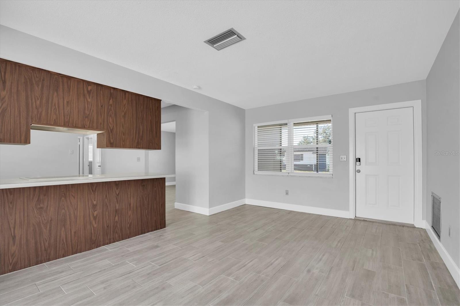 Image 4 of 27 For 3401 37th Street N