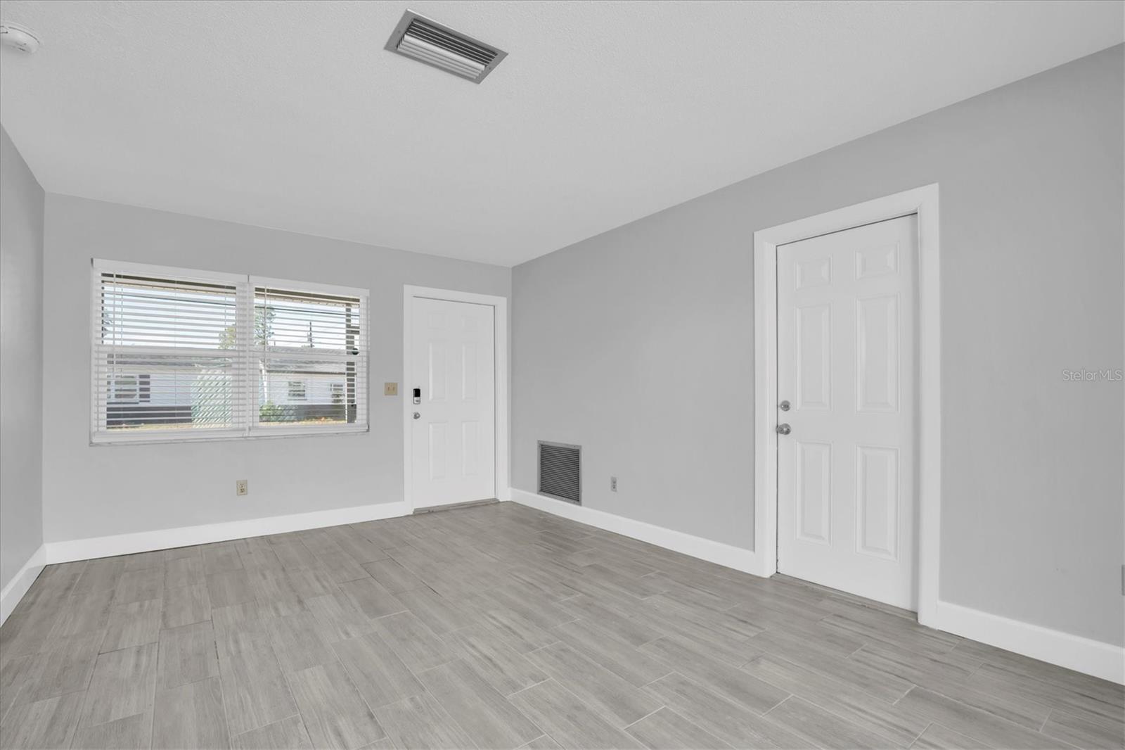 Image 5 of 27 For 3401 37th Street N