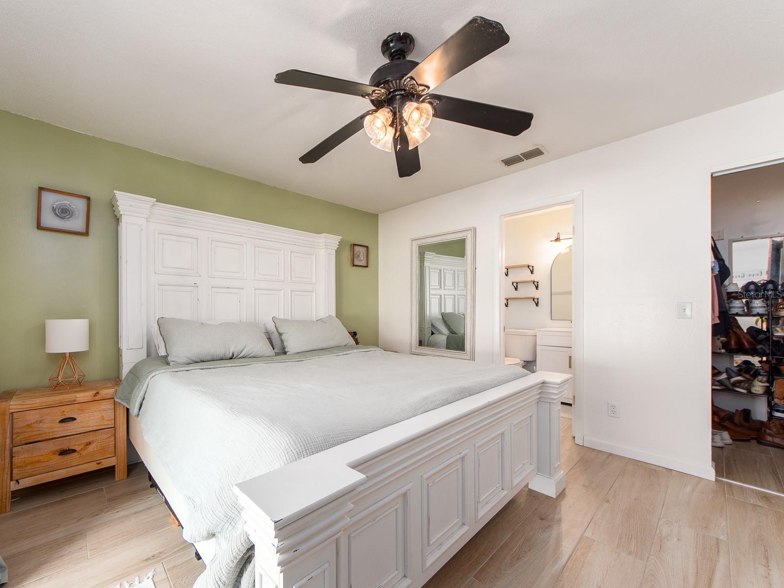 Image 18 of 37 For 12410 Cumberland Drive