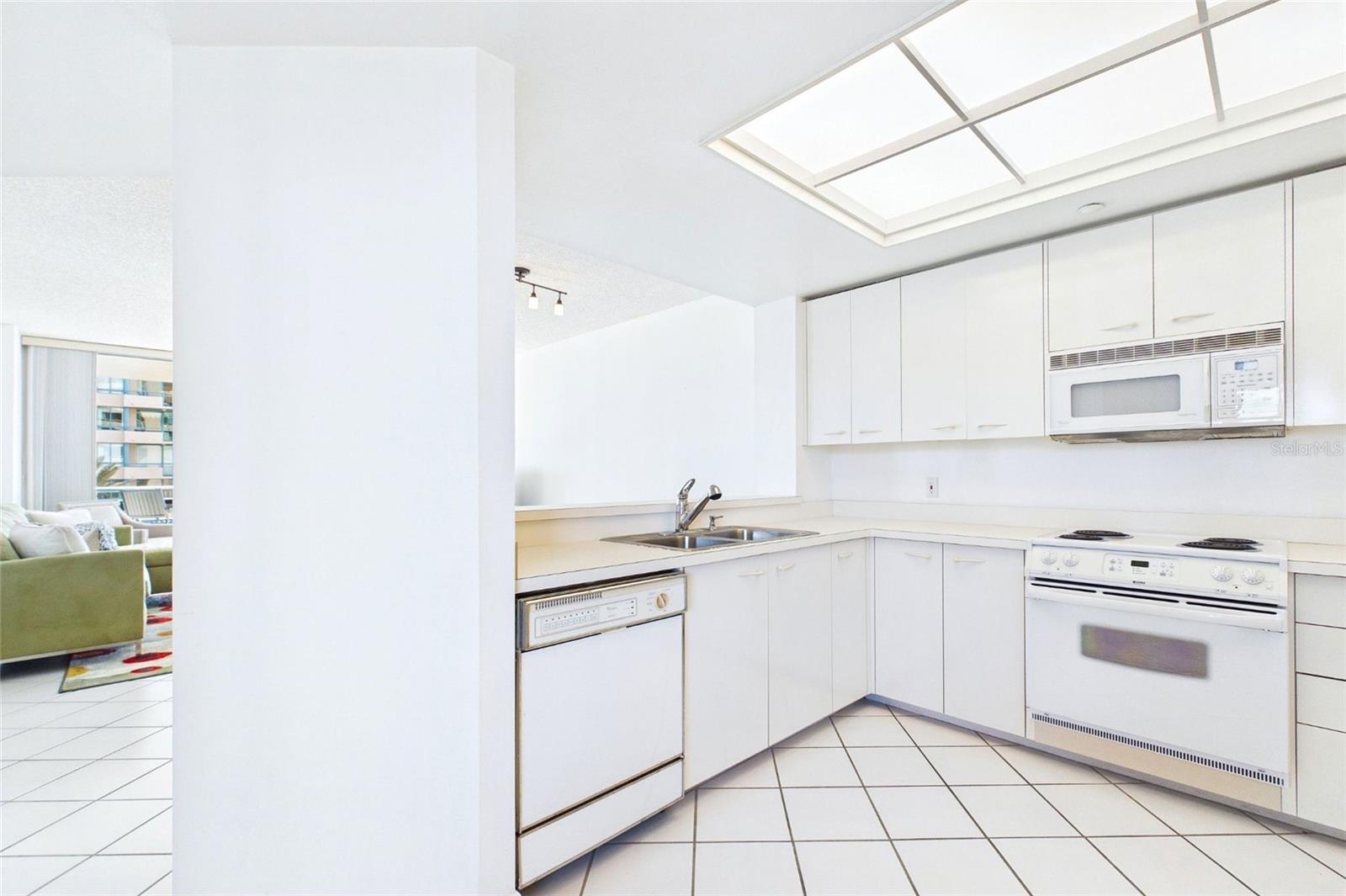 Image 7 of 22 For 1520 Gulf Boulevard 505