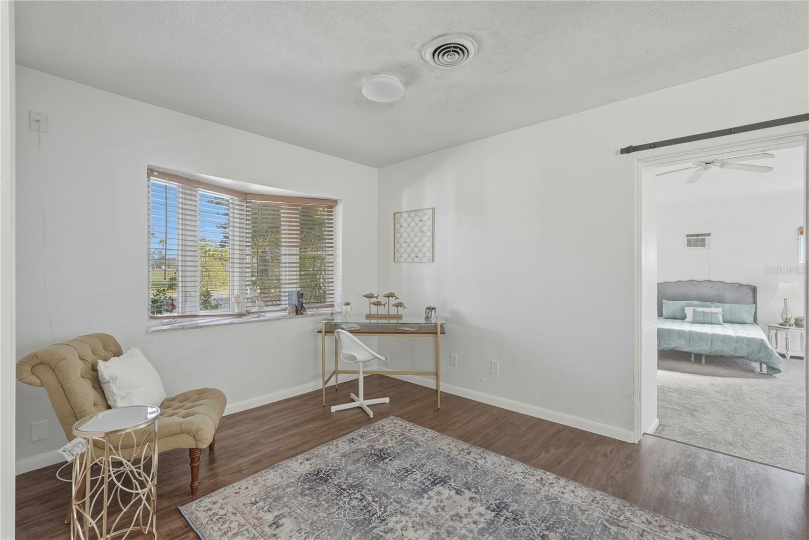 Image 13 of 33 For 3515 Country Club Way S