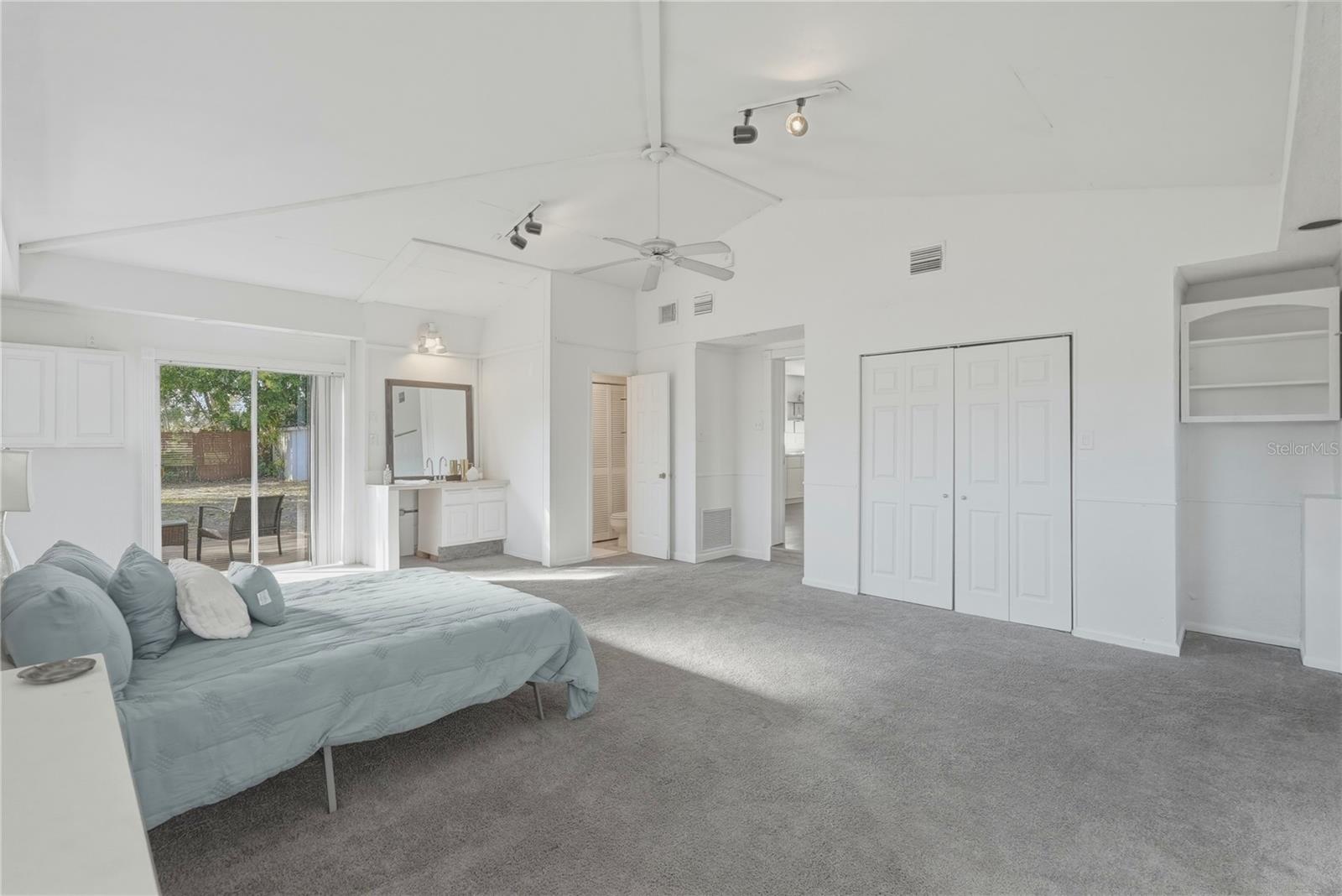 Image 15 of 33 For 3515 Country Club Way S