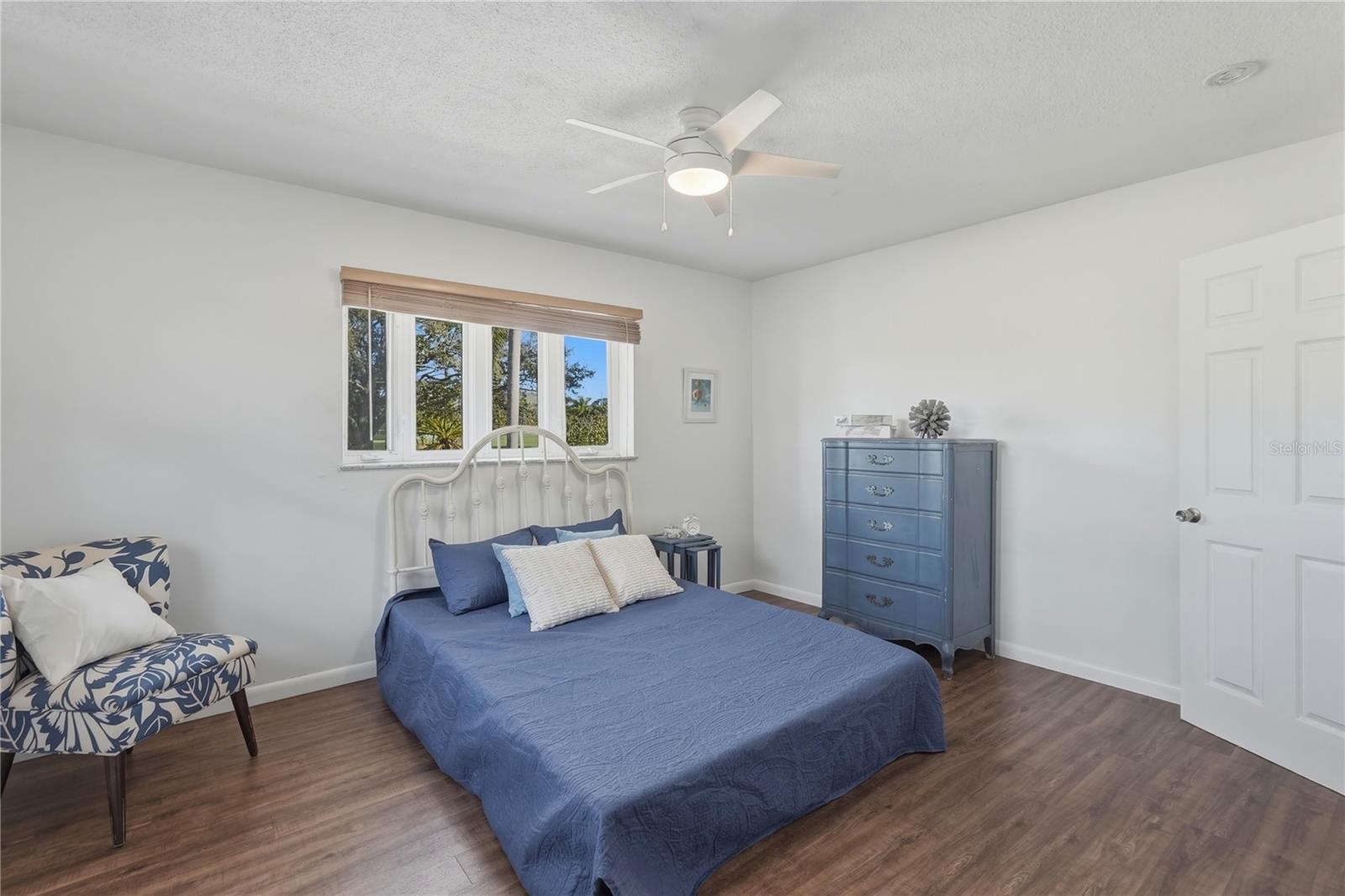 Image 18 of 33 For 3515 Country Club Way S