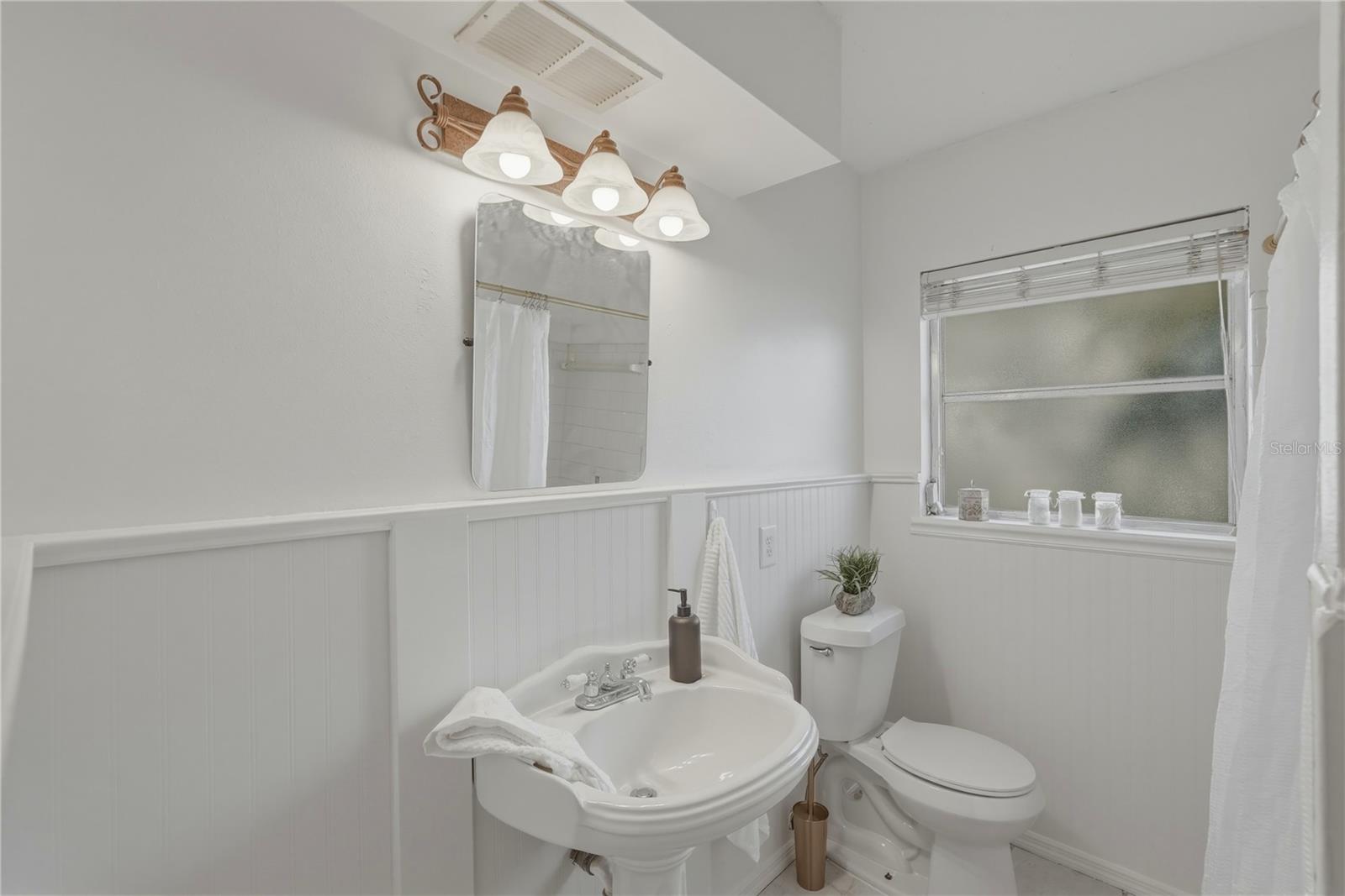 Image 22 of 33 For 3515 Country Club Way S