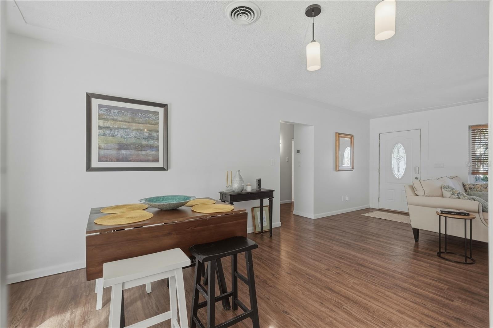 Image 8 of 33 For 3515 Country Club Way S