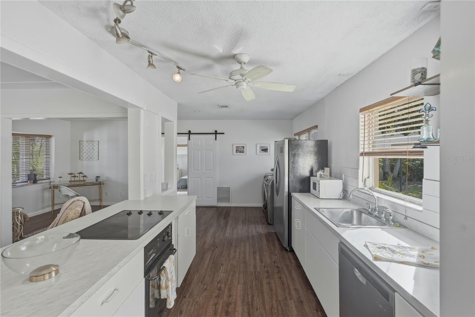 Image 9 of 33 For 3515 Country Club Way S