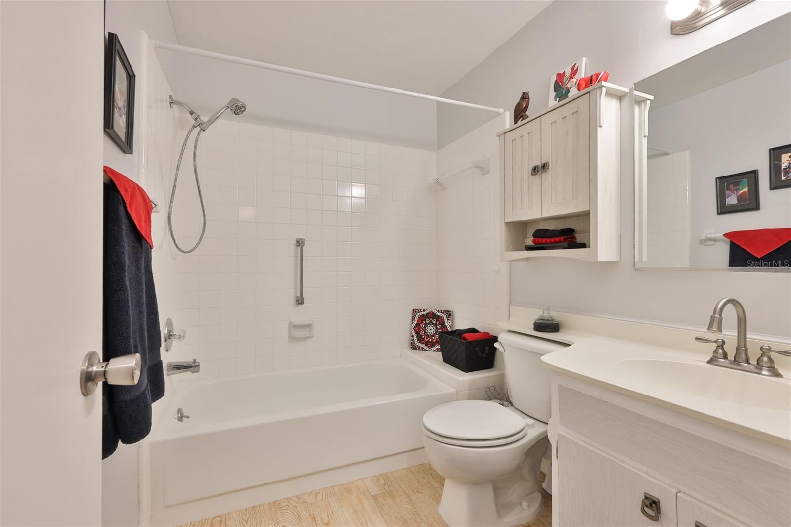 Image 10 of 92 For 2001 Heathfield Circle 239