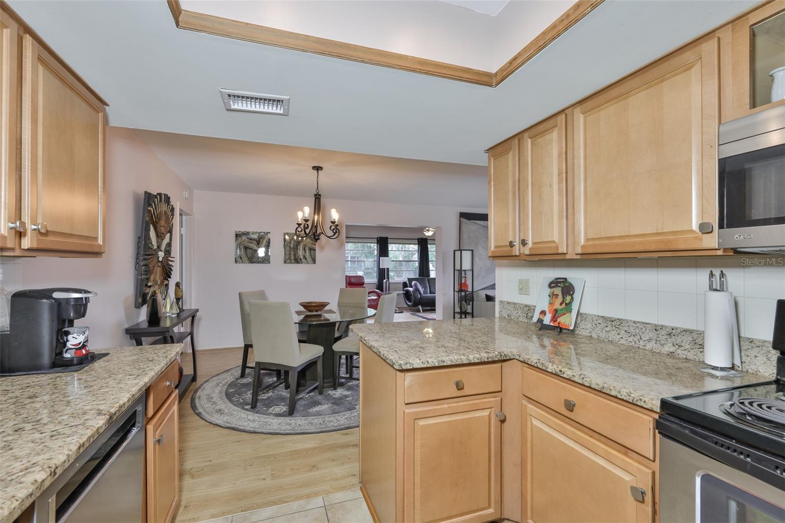 Image 15 of 92 For 2001 Heathfield Circle 239