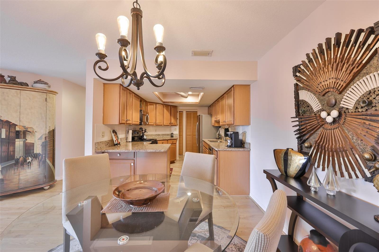 Image 19 of 92 For 2001 Heathfield Circle 239