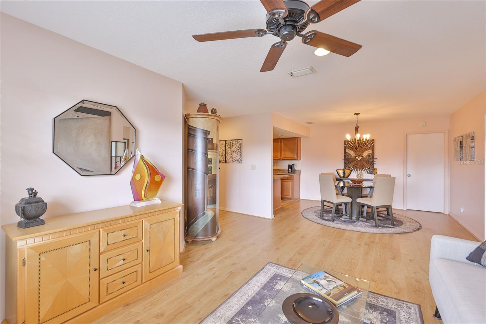 Image 20 of 92 For 2001 Heathfield Circle 239