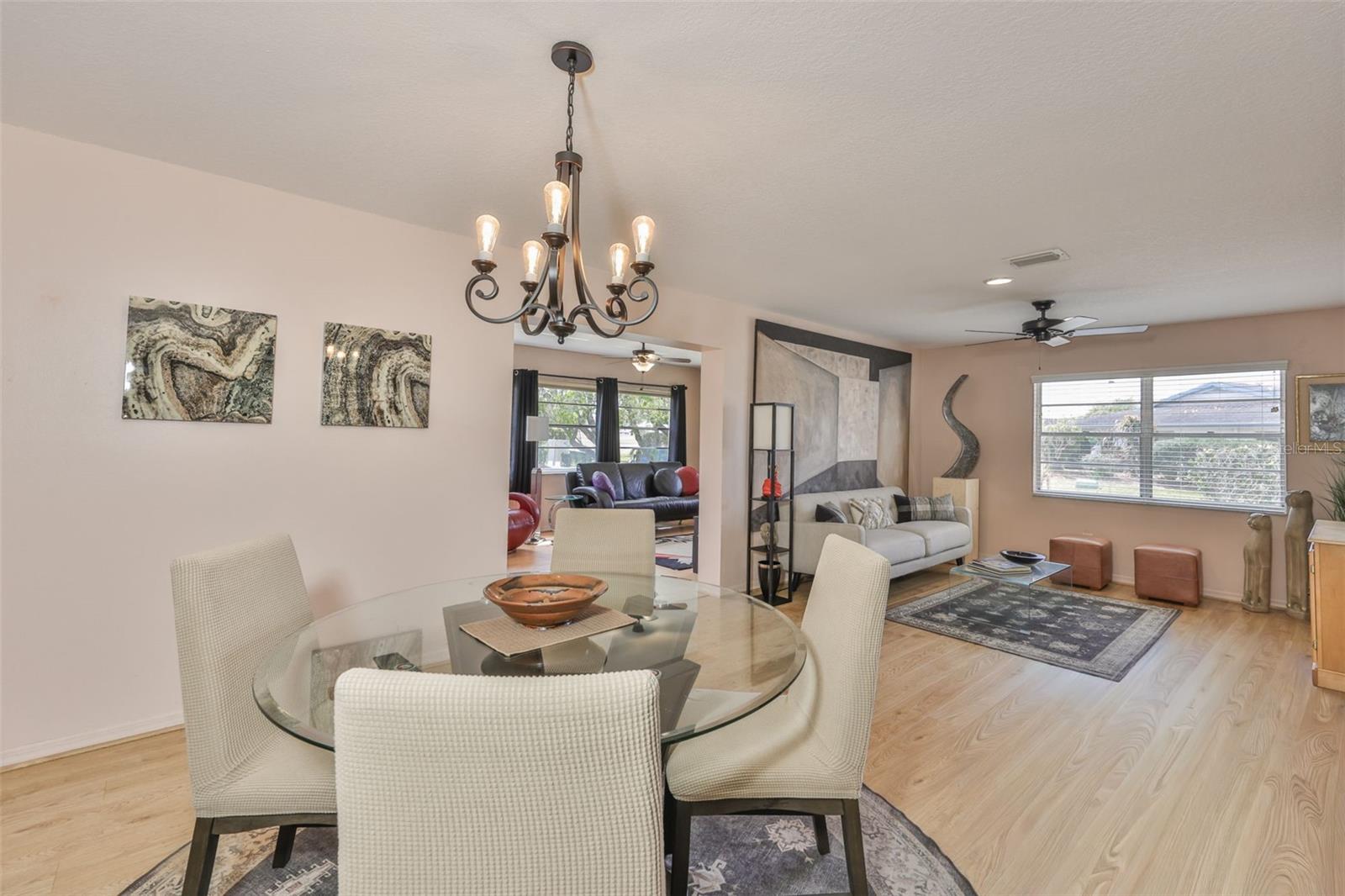 Image 22 of 92 For 2001 Heathfield Circle 239