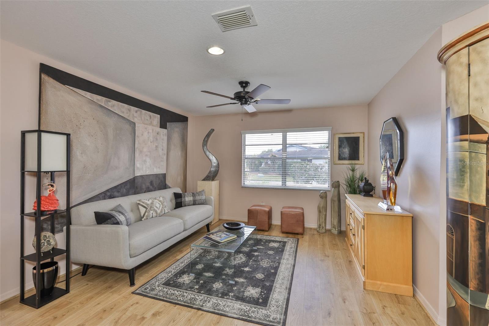 Image 23 of 92 For 2001 Heathfield Circle 239