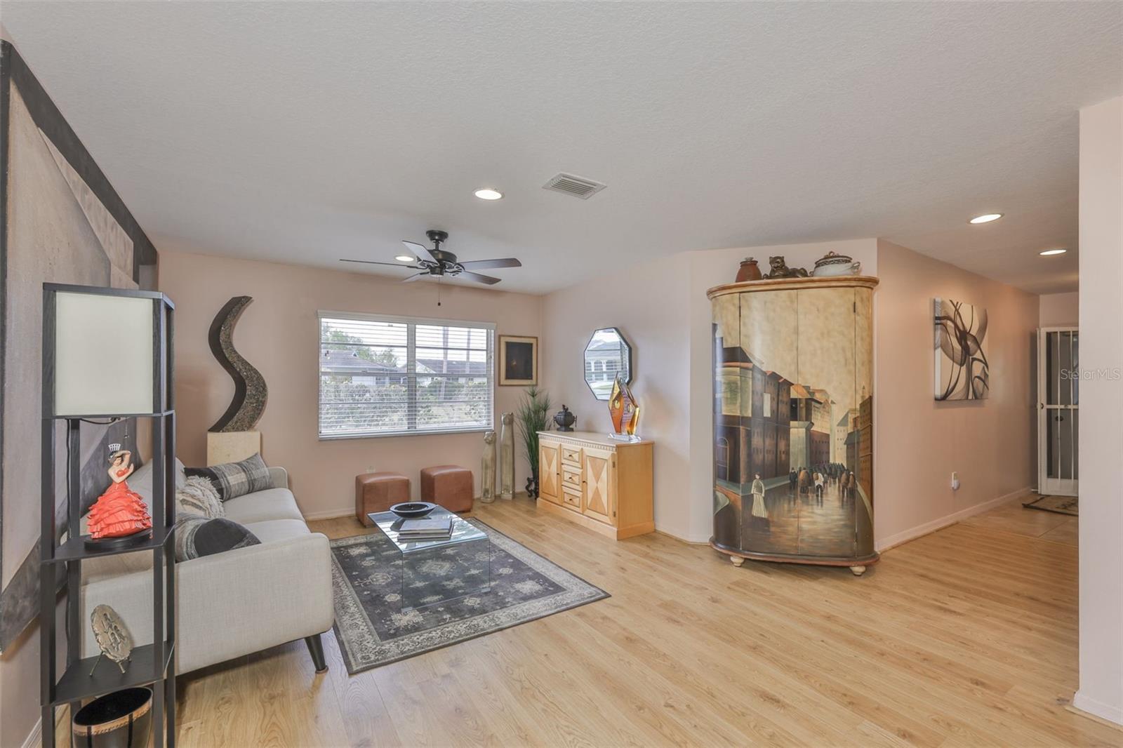 Image 24 of 92 For 2001 Heathfield Circle 239