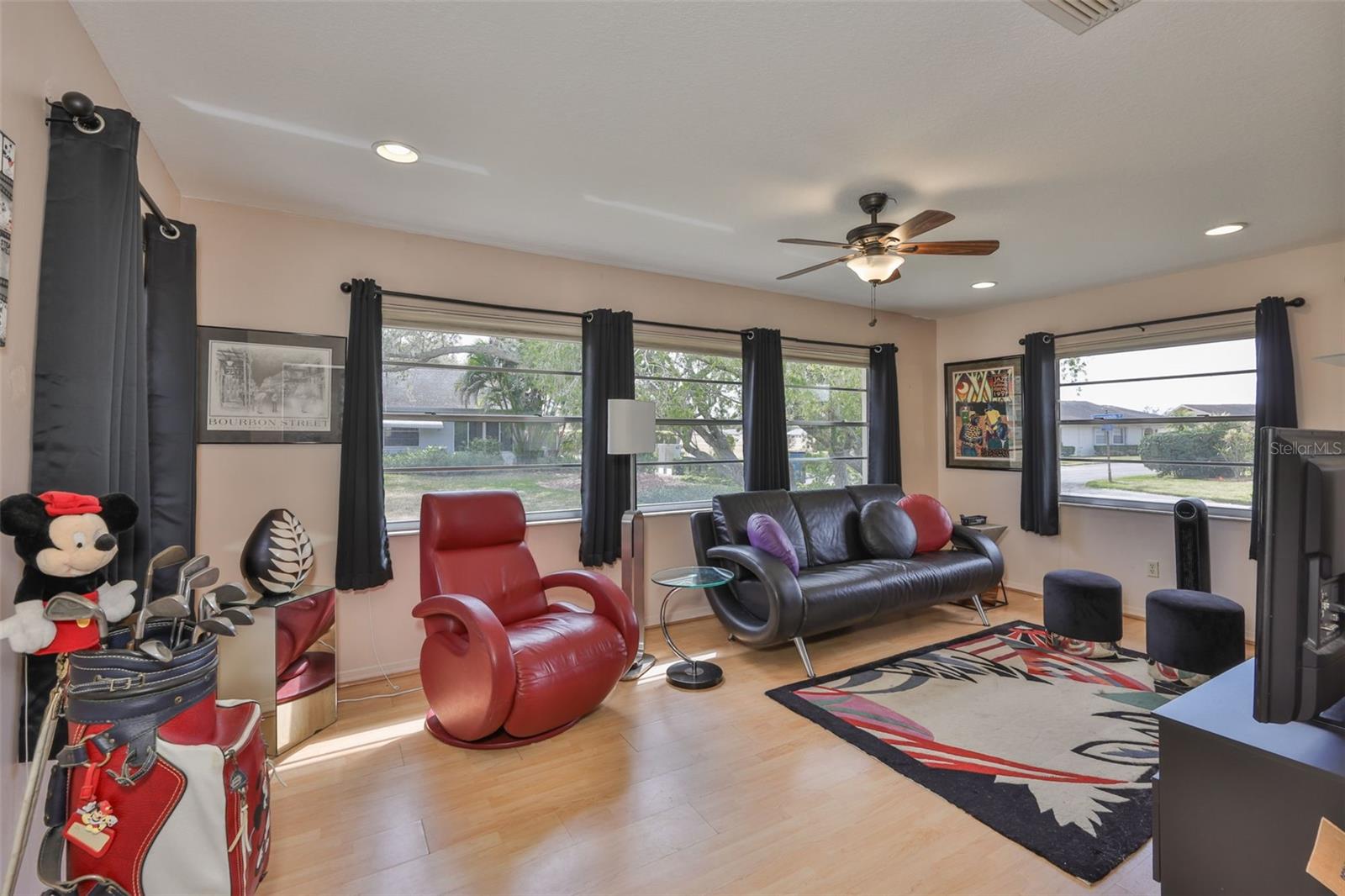 Image 25 of 92 For 2001 Heathfield Circle 239