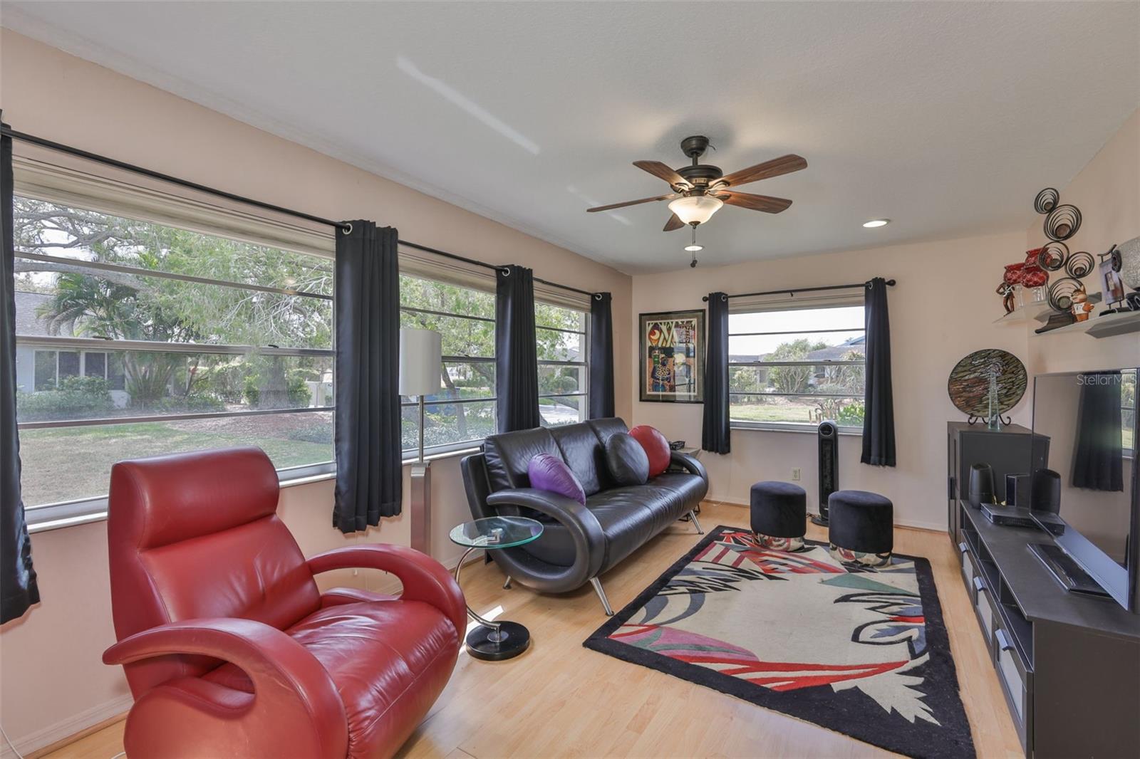 Image 26 of 92 For 2001 Heathfield Circle 239