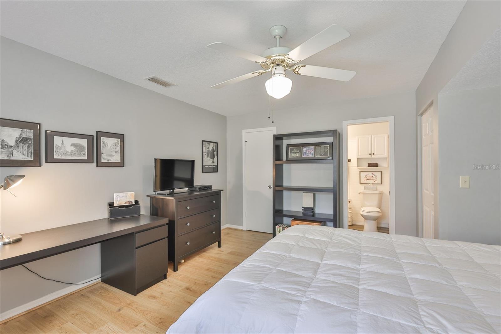 Image 29 of 92 For 2001 Heathfield Circle 239