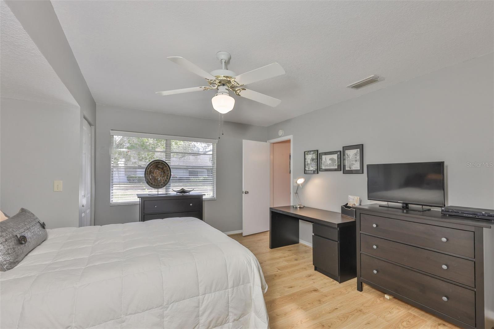 Image 30 of 92 For 2001 Heathfield Circle 239