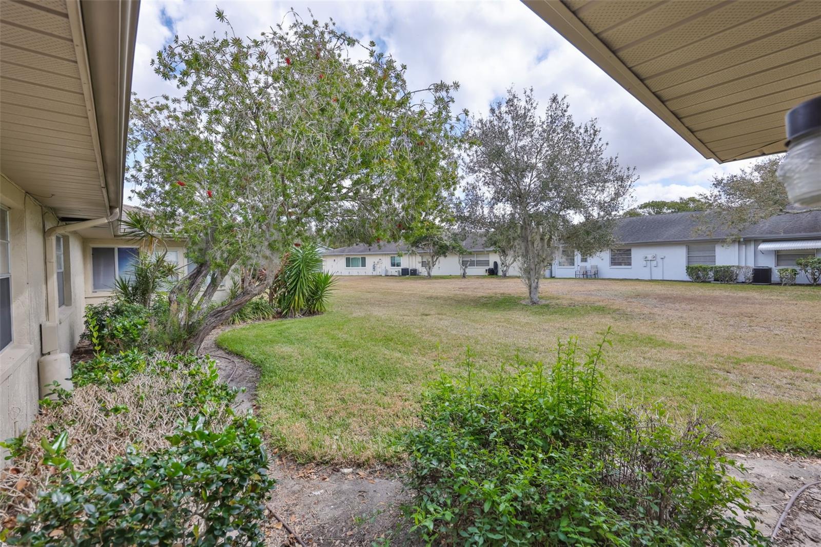 Image 33 of 92 For 2001 Heathfield Circle 239