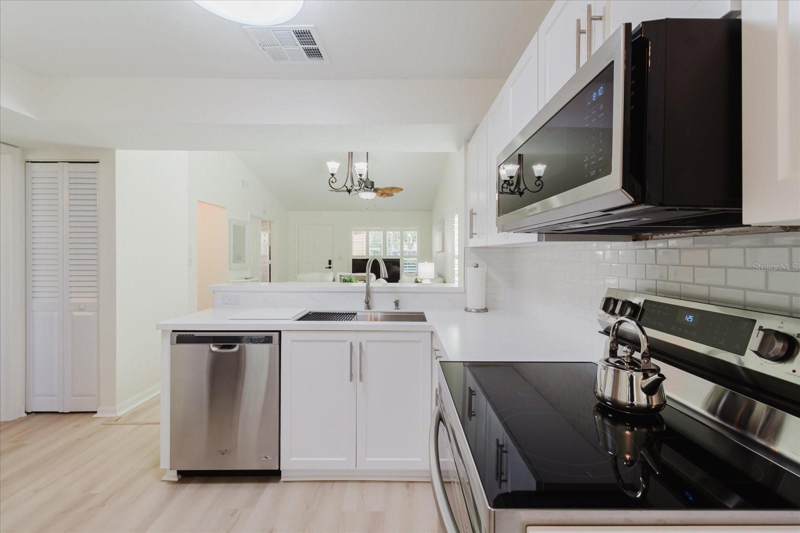 Image 16 of 38 For 7807 Hardwick Drive 111