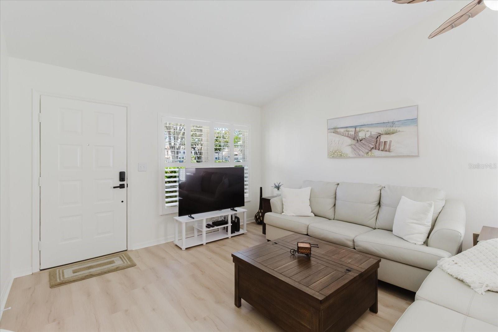 Image 4 of 38 For 7807 Hardwick Drive 111