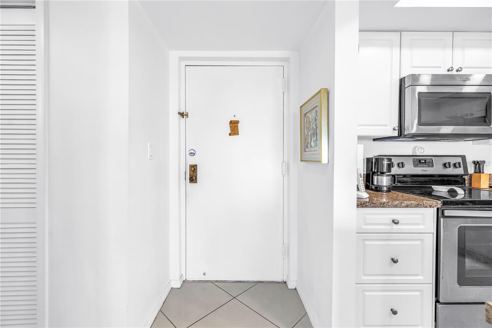 Listing photo id 9 for 4900 Brittany Drive S 1209