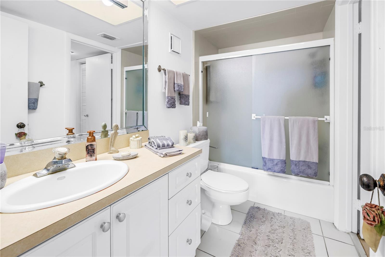 Listing photo id 23 for 4900 Brittany Drive S 1209