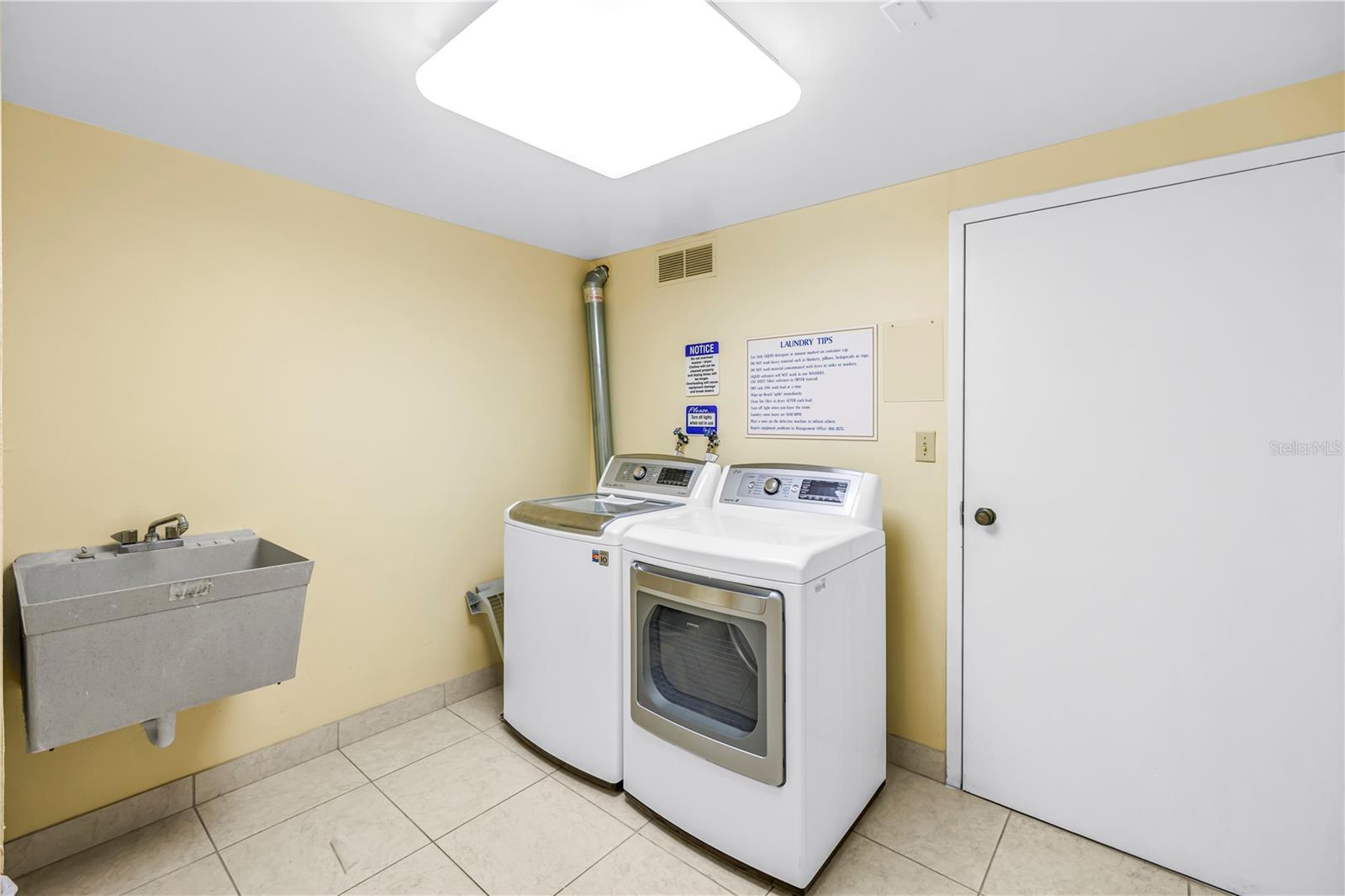 Listing photo id 30 for 4900 Brittany Drive S 1209