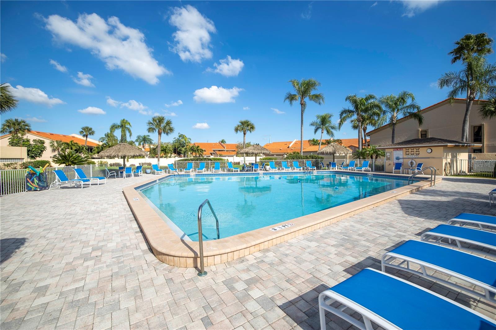 Listing photo id 33 for 4900 Brittany Drive S 1209