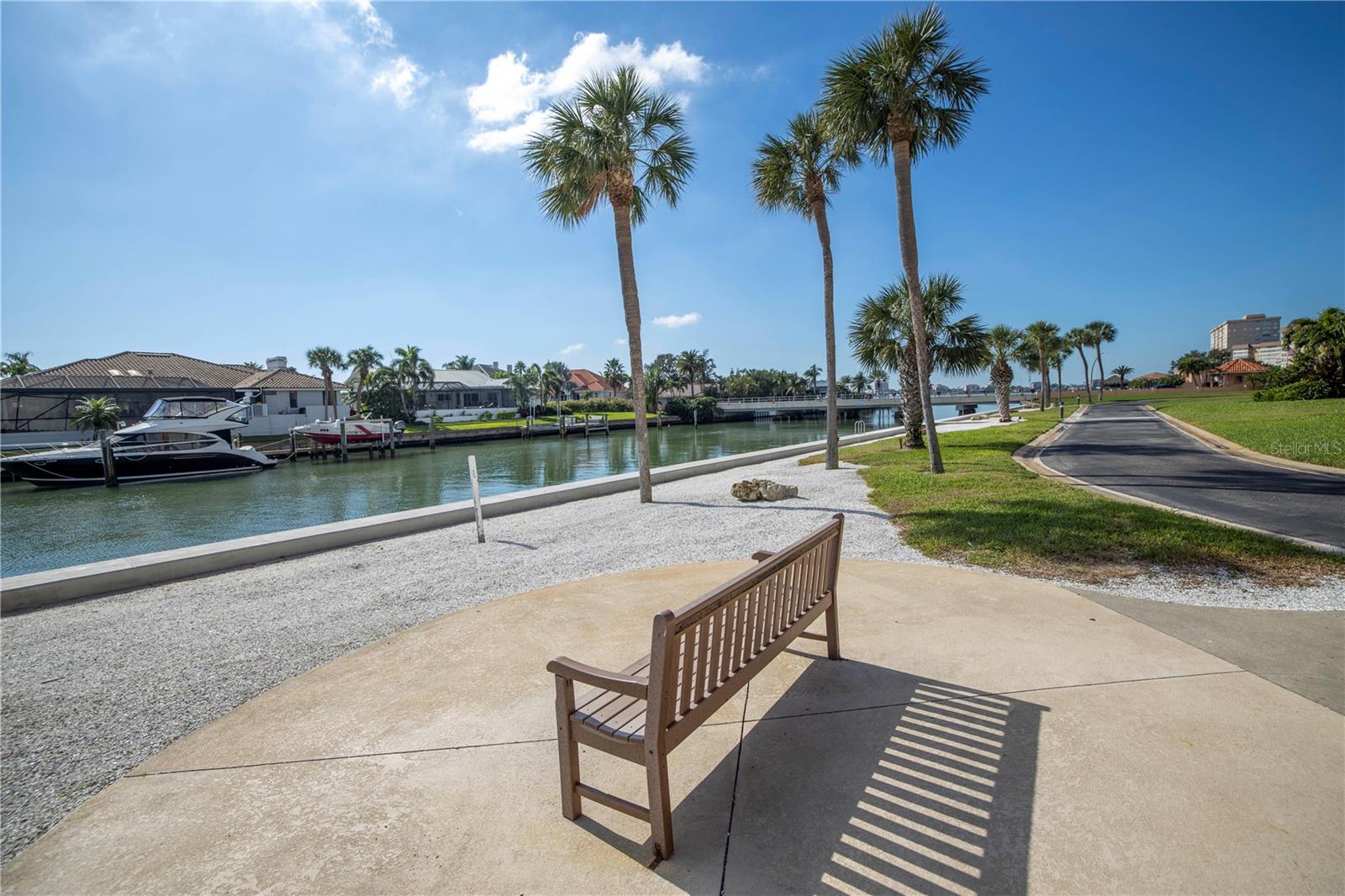 Listing photo id 36 for 4900 Brittany Drive S 1209