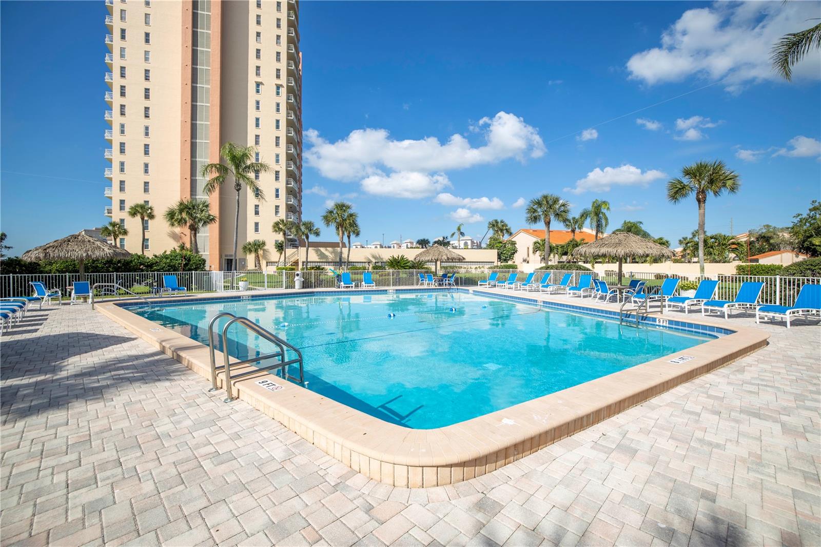 Listing photo id 2 for 4900 Brittany Drive S 1209