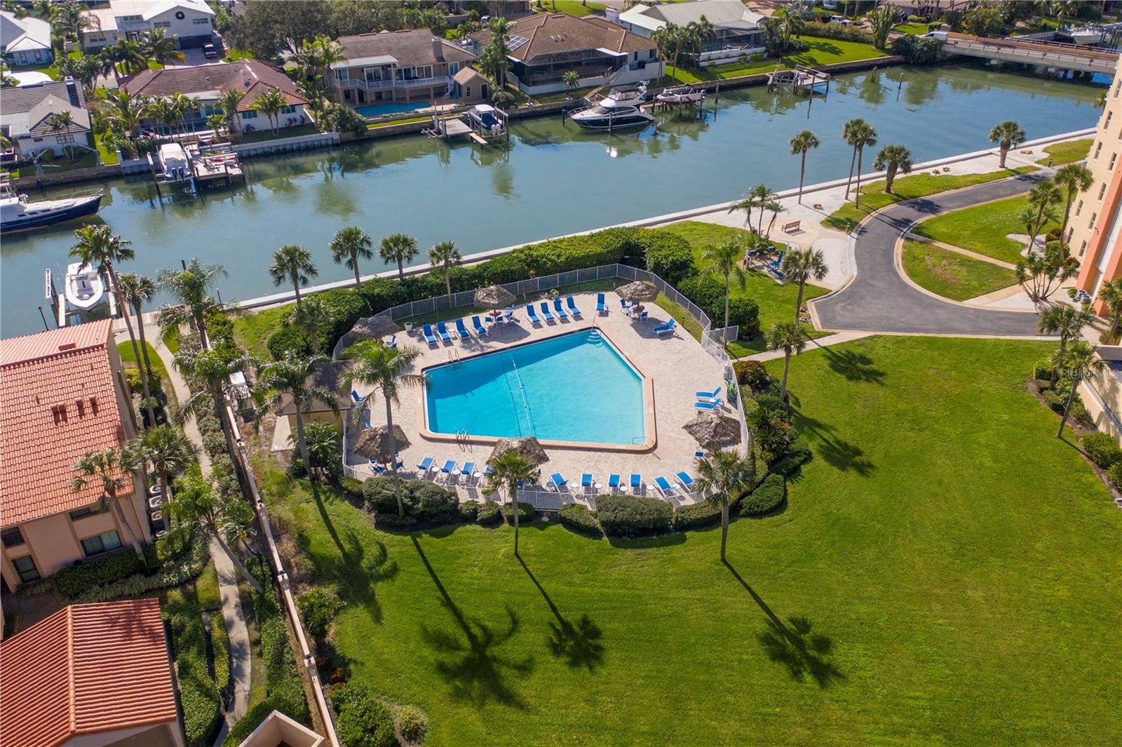 Listing photo id 50 for 4900 Brittany Drive S 1209