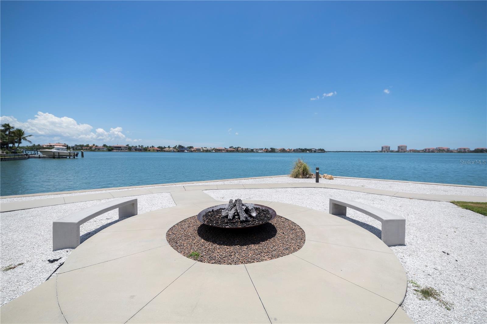 Listing photo id 53 for 4900 Brittany Drive S 1209