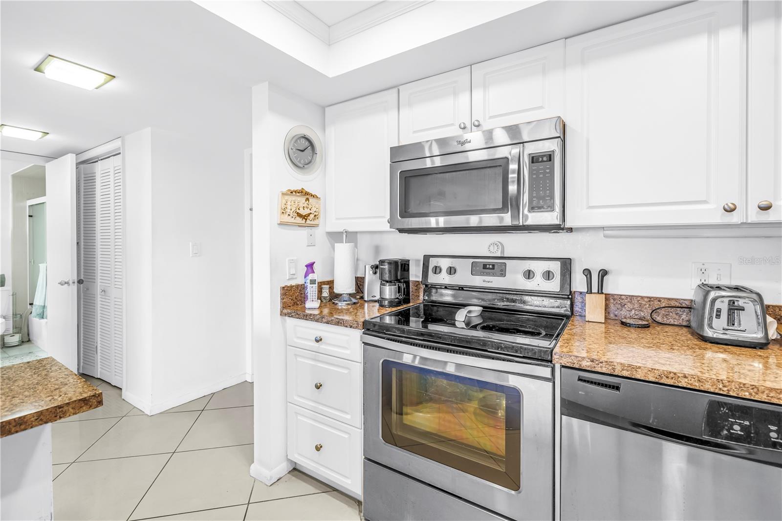 Listing photo id 7 for 4900 Brittany Drive S 1209