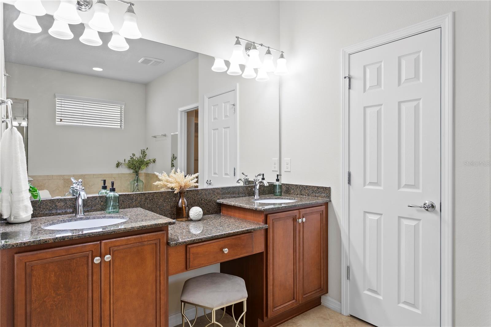 Listing photo id 26 for 3205 Majestic View Drive