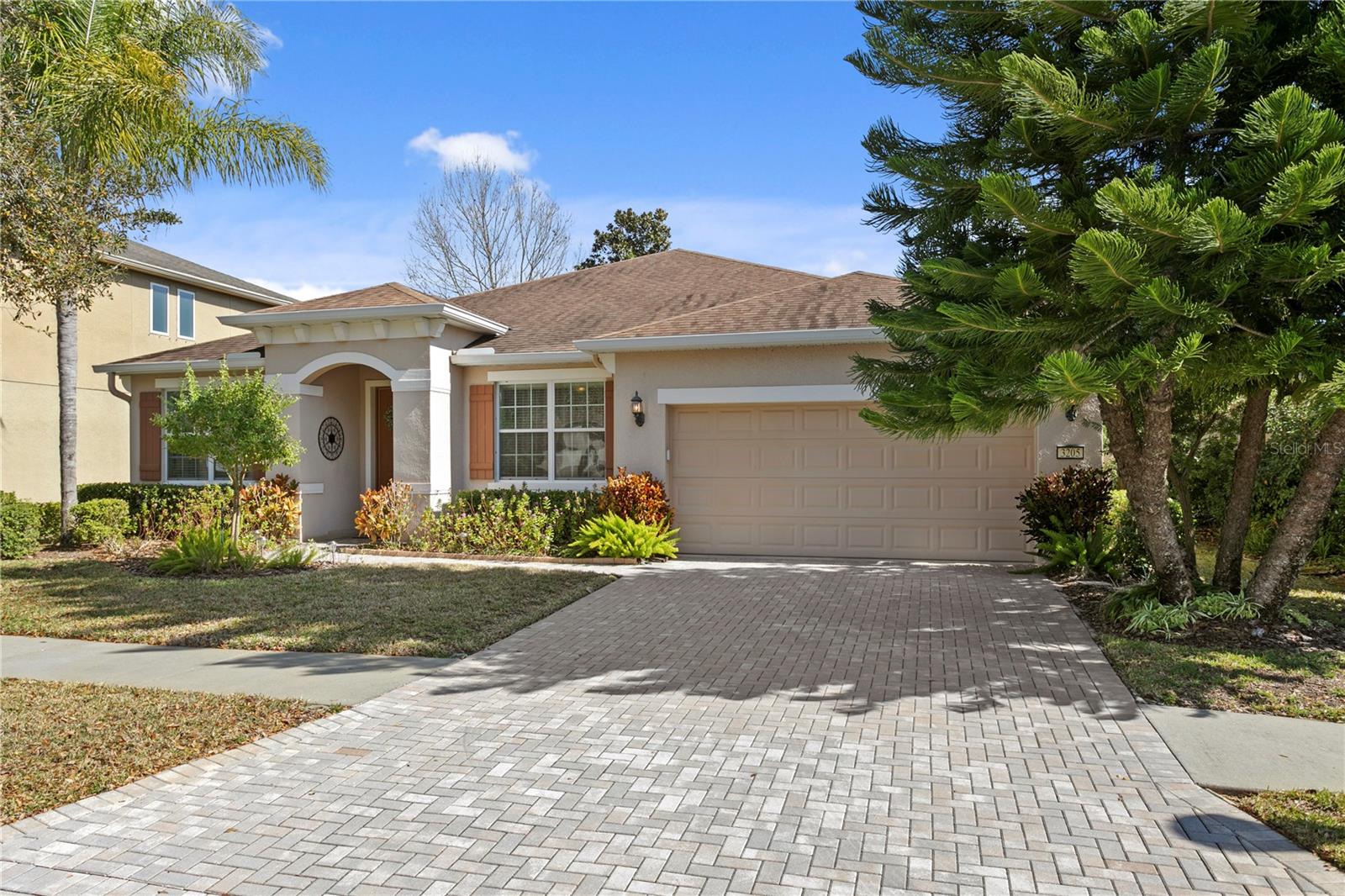 Listing photo id 1 for 3205 Majestic View Drive