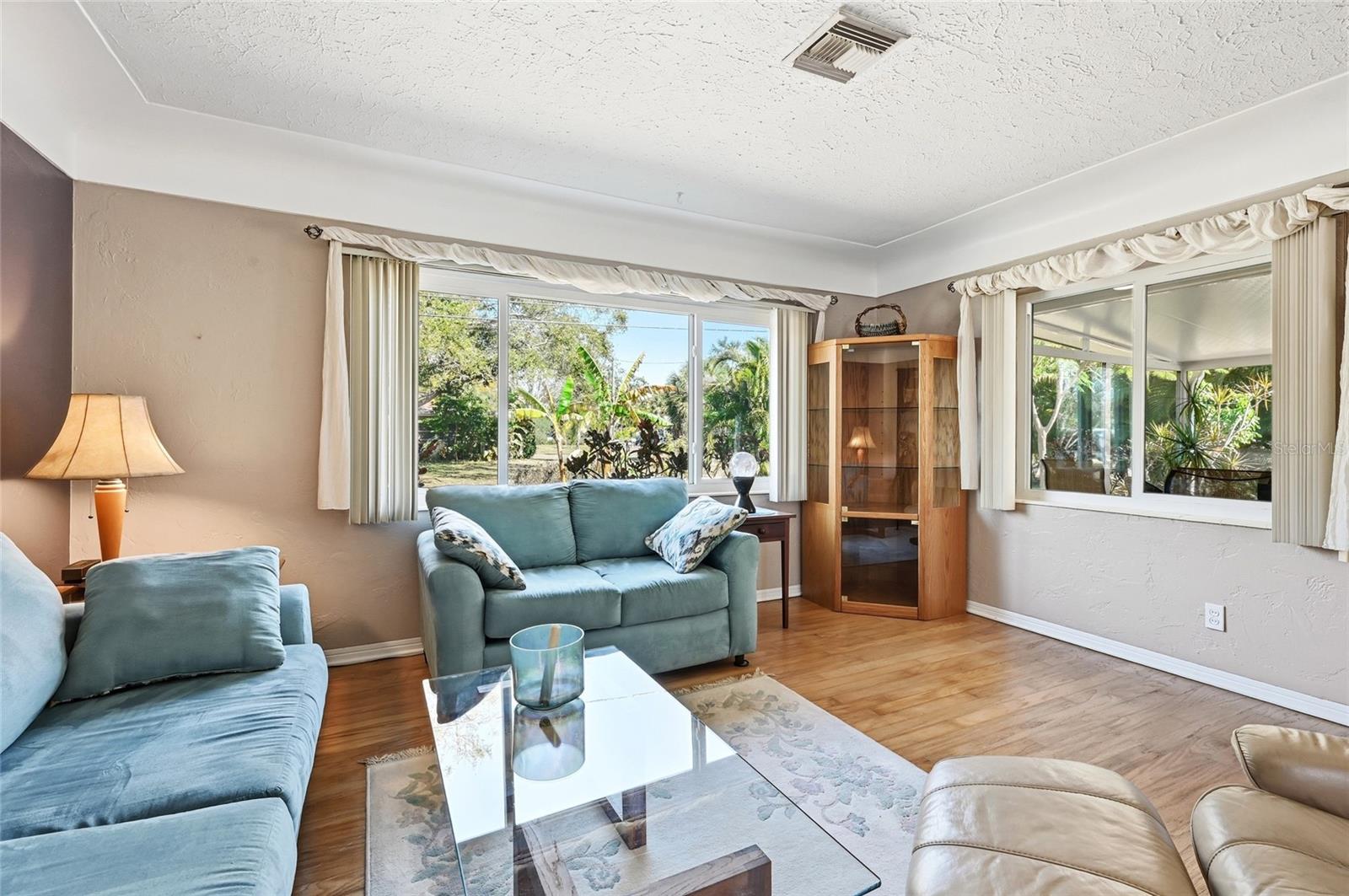 Image 21 of 82 For 2701 56th Street S