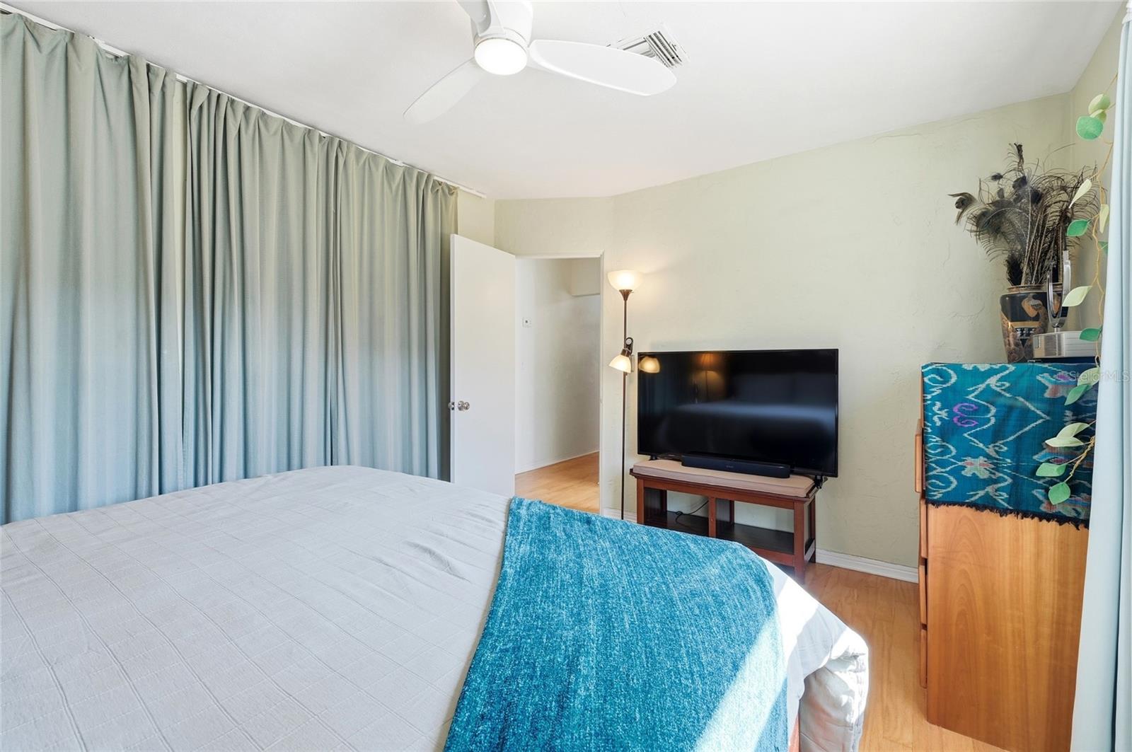 Image 32 of 82 For 2701 56th Street S