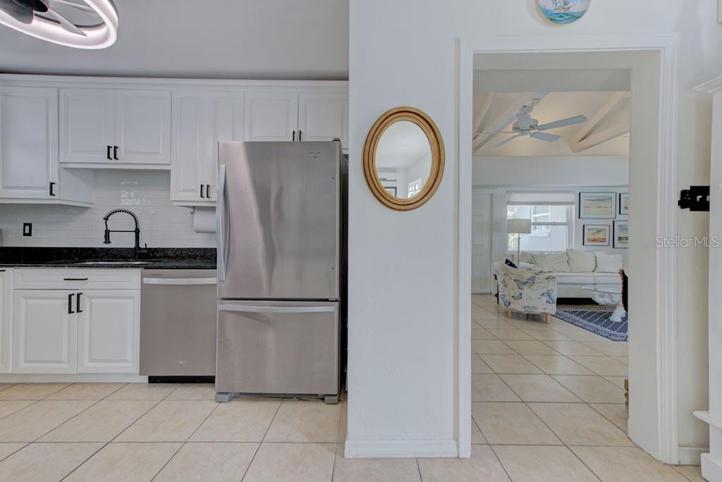 Listing photo id 8 for 2601 49th Street S