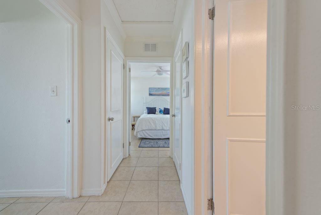 Listing photo id 19 for 2601 49th Street S