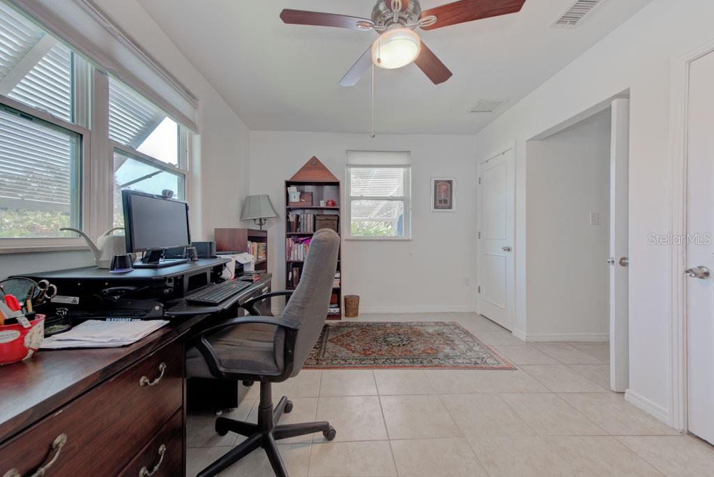 Listing photo id 22 for 2601 49th Street S