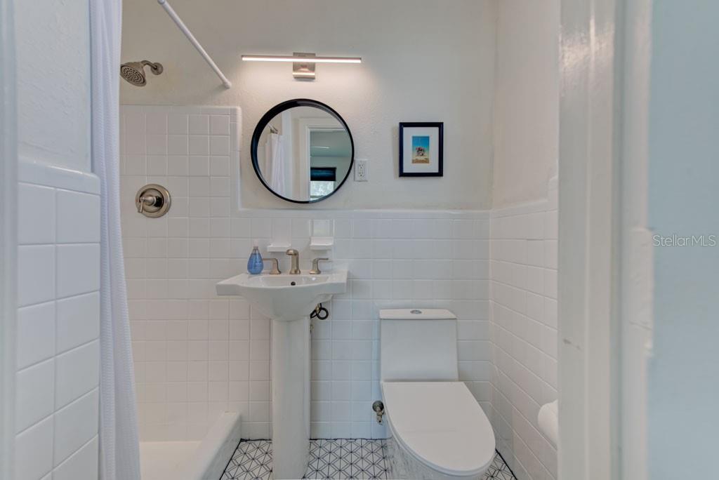 Listing photo id 26 for 2601 49th Street S