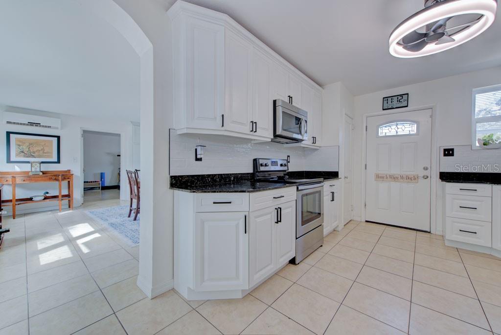 Listing photo id 28 for 2601 49th Street S